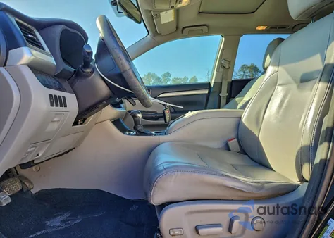 2015 Toyota Highlander Xle z USA, uszkodzony, nr VIN 5TDKKRFH3FS064429